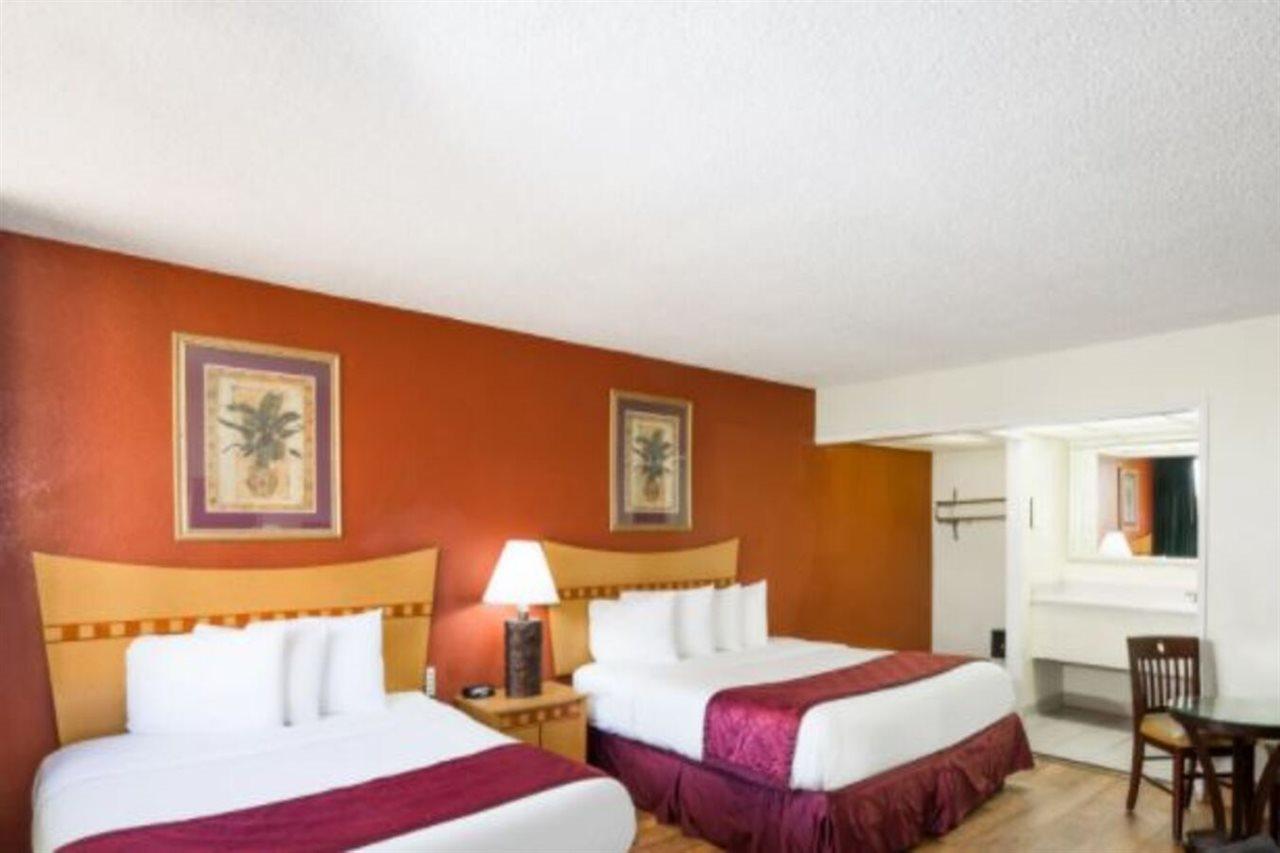 Travelodge By Wyndham Fort Lauderdale Beach Extérieur photo