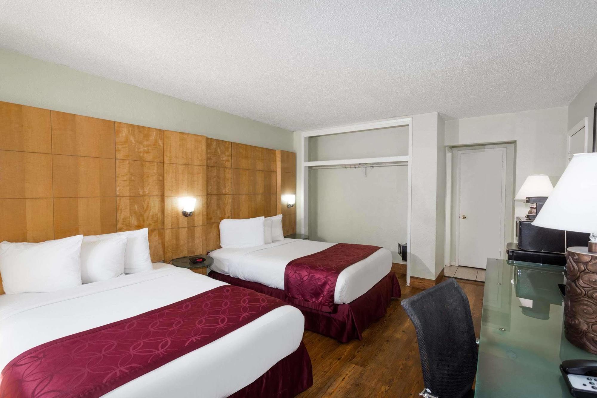 Travelodge By Wyndham Fort Lauderdale Beach Extérieur photo