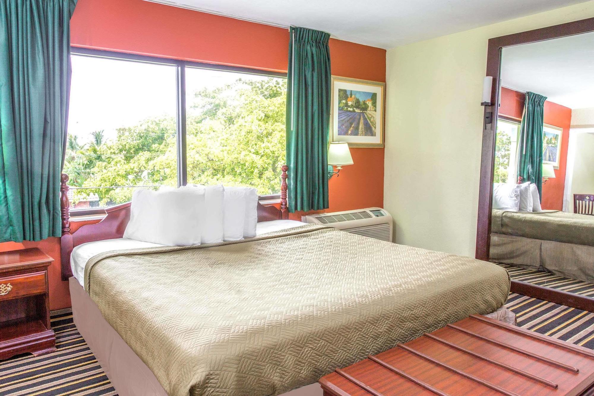 Travelodge By Wyndham Fort Lauderdale Beach Extérieur photo
