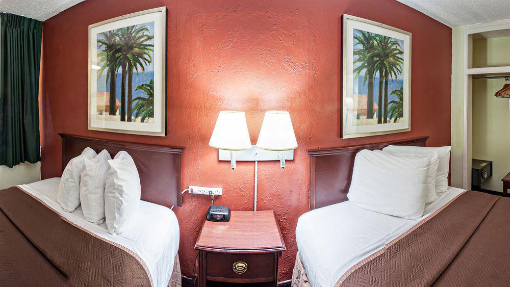 Travelodge By Wyndham Fort Lauderdale Beach Extérieur photo